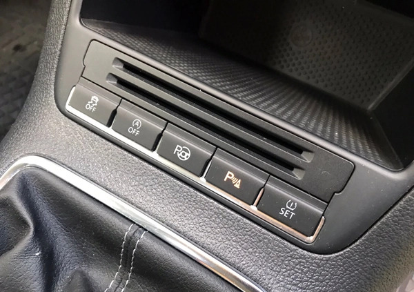 Volkswagen Tiguan cena 28900 przebieg: 189000, rok produkcji 2010 z Szczecin małe 137